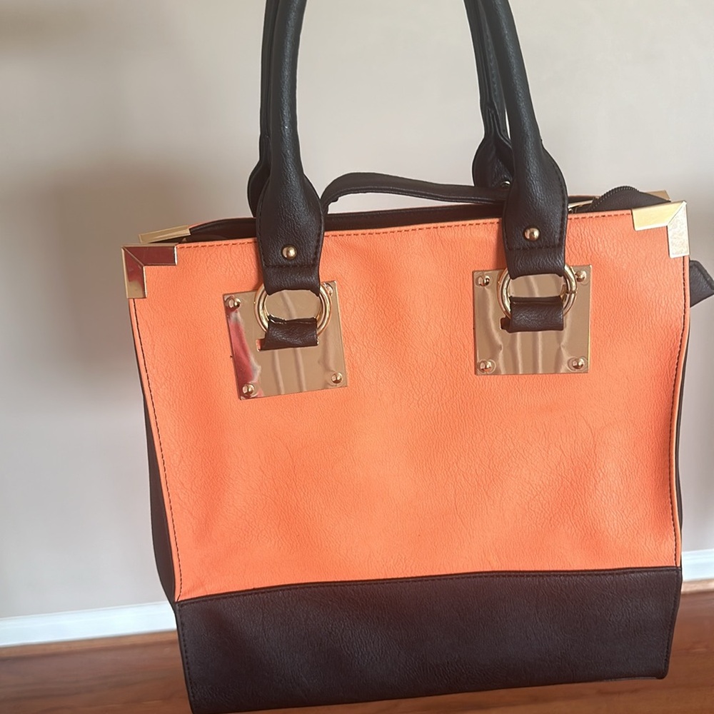 New handbag - Picture 4 of 5